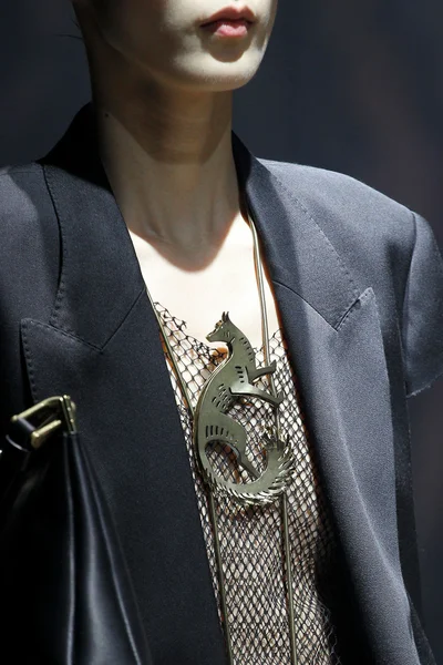 Look 15